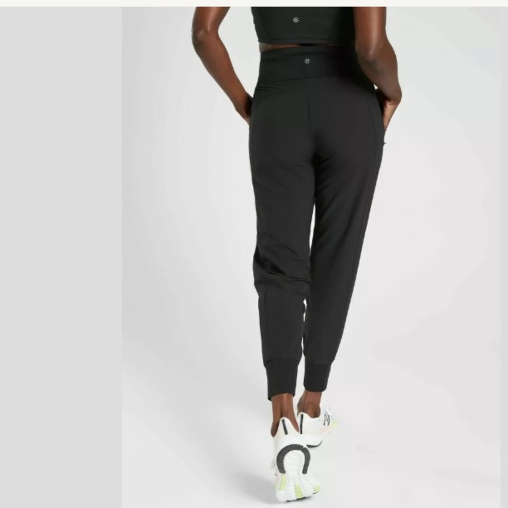ATHLETA Distance Jogger In Dobby Black NWT - Picture 2 of 5